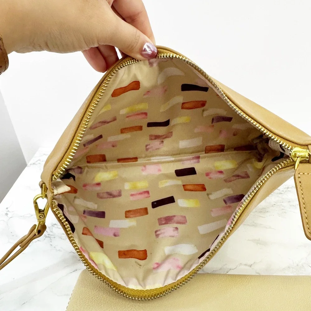 Fawn Design Wristlet Tan Brown‎ Zippered Pouch Bag Travel Diaper Change Pad